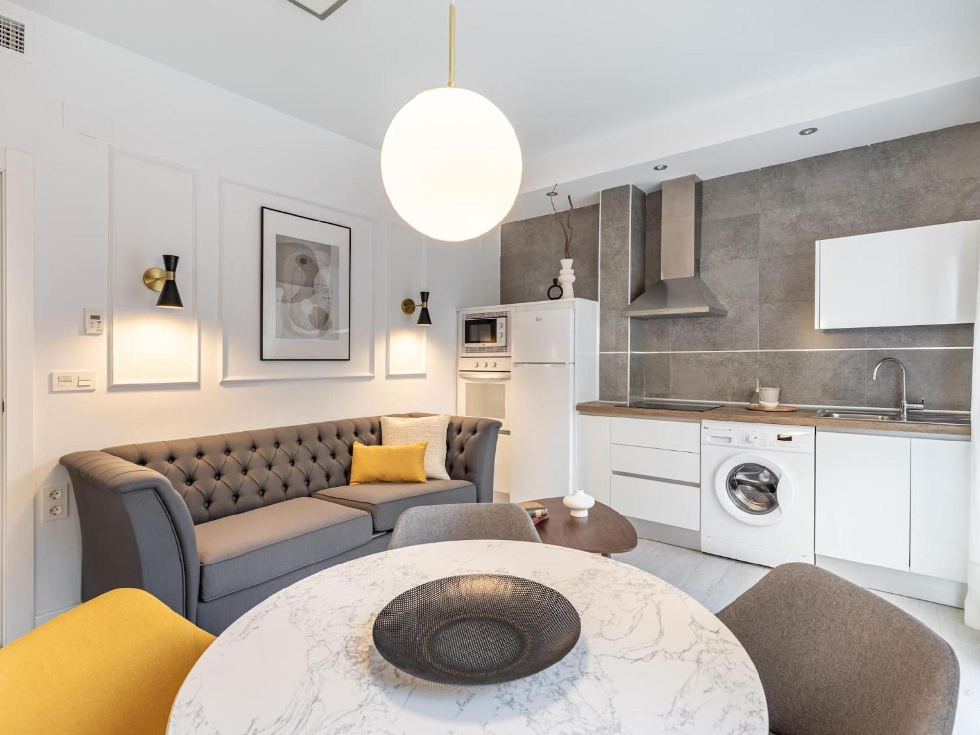 Apartment Stylish And Elegant 1 & 2 Bedroom Ii *